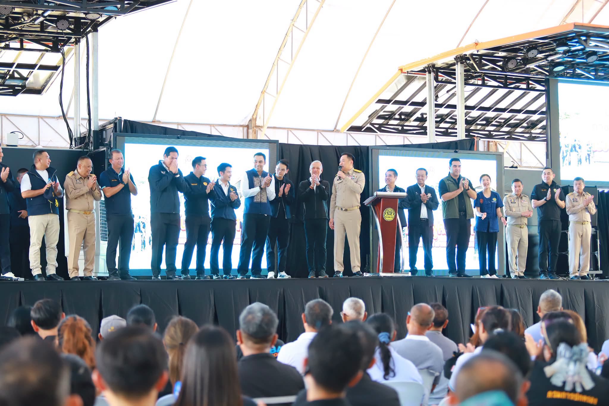 title - เลขาธิการ ส.ป.ก. พร้อมคณะ ร่วมลงพื้นที่กับคณะนายกรัฐมนตรี ติดตามการบริหารจัดการน้ำ เพิ่มศักยภาพระบายน้ำ ลดเสี่ยงน้ำท่วมหาดใหญ่ 